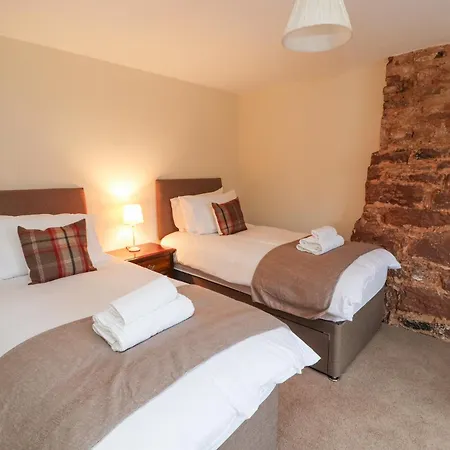 1 Brookside Ferienhaus *